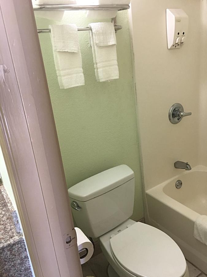 Budget Inn Hallettsville Exterior foto